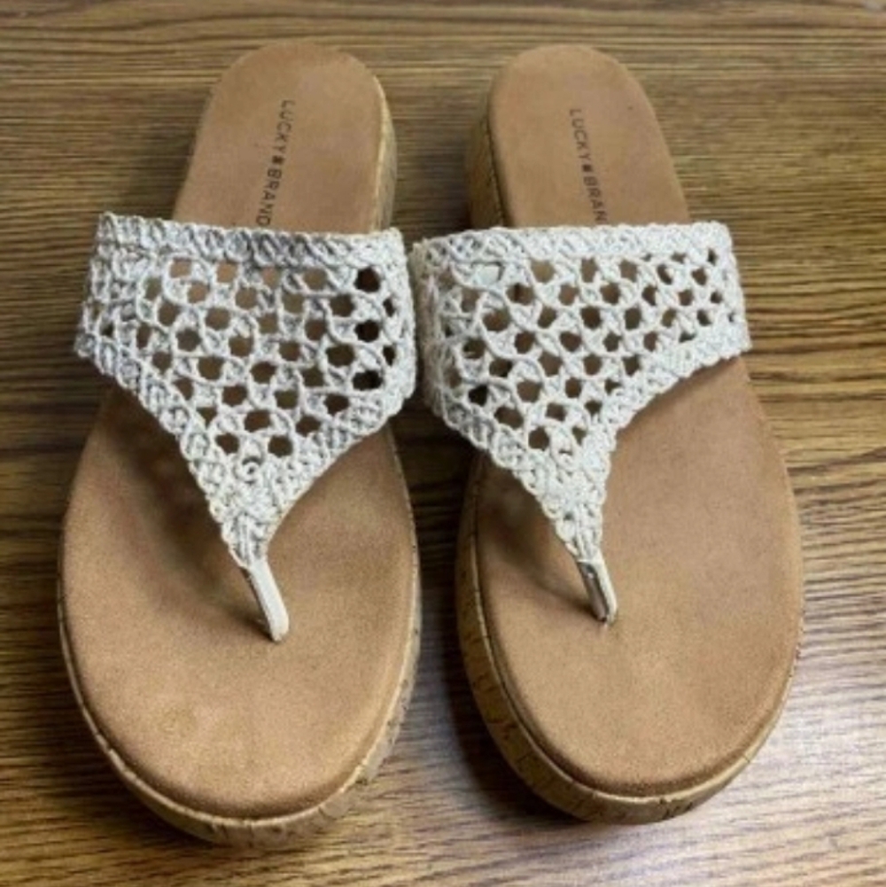Lucky Brand Jaslene Platform White Tan Size 8.5M Slip On Thong Wedge Sandals
